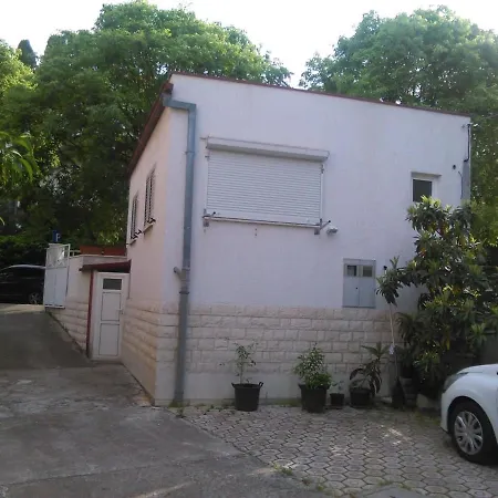 With A Parking Space - 16840 스플리트