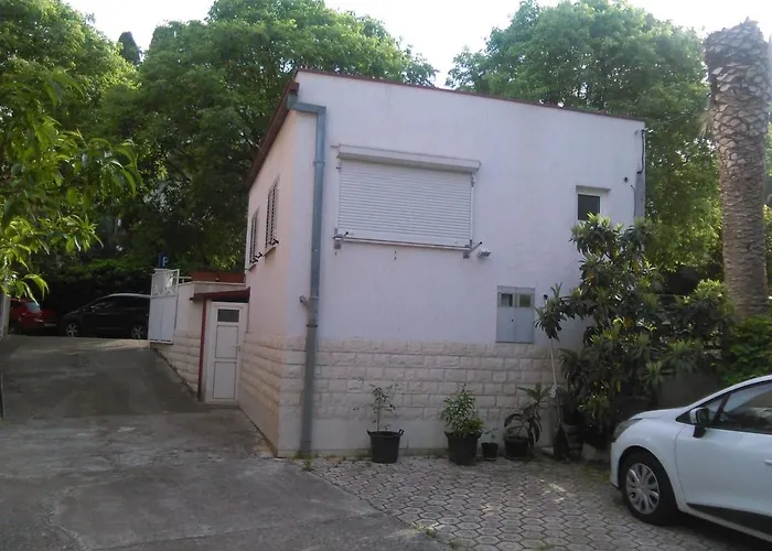 With A Parking Space - 16840 Σπλιτ