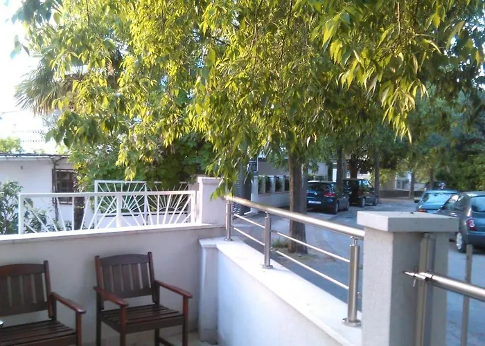 With A Parking Space - 16840 * Split