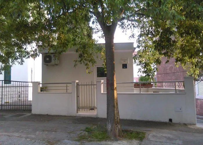 With A Parking Space - 16840